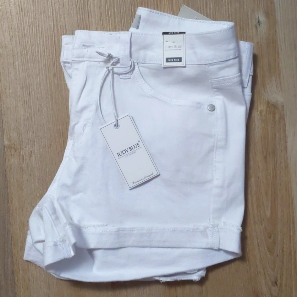 NWT Judy Blue white denim shorts size M